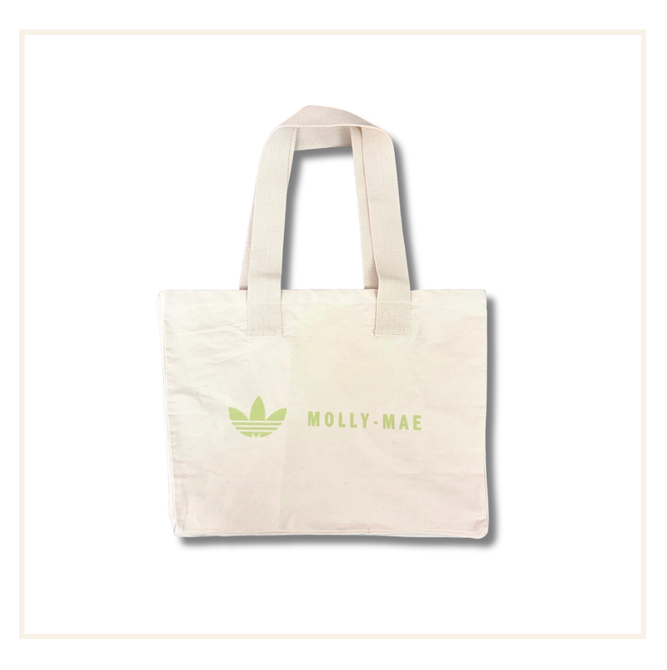 Molly-Mae x adidas Oxford Street Exclusive Matcha-draagtas
